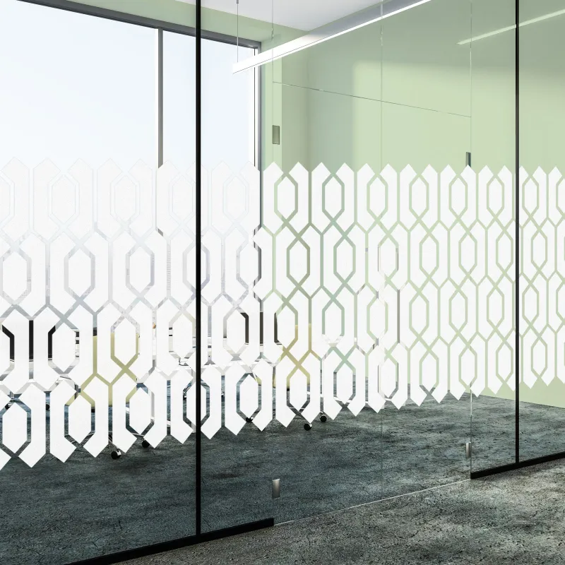 Simulation : paroi vitrée avec une grille blanche d’hexagones étirés sur la moitié basse
