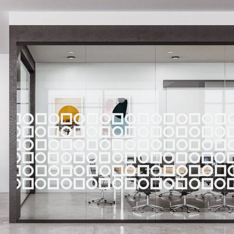 Simulation : salle de réunion vitrée avec une grille de cercles et de carrés blancs évidés